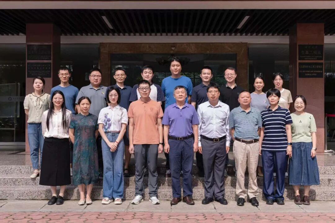 石碧院士团队荣获中国研究生导师发展共同体首届优秀导师团队荣誉称号