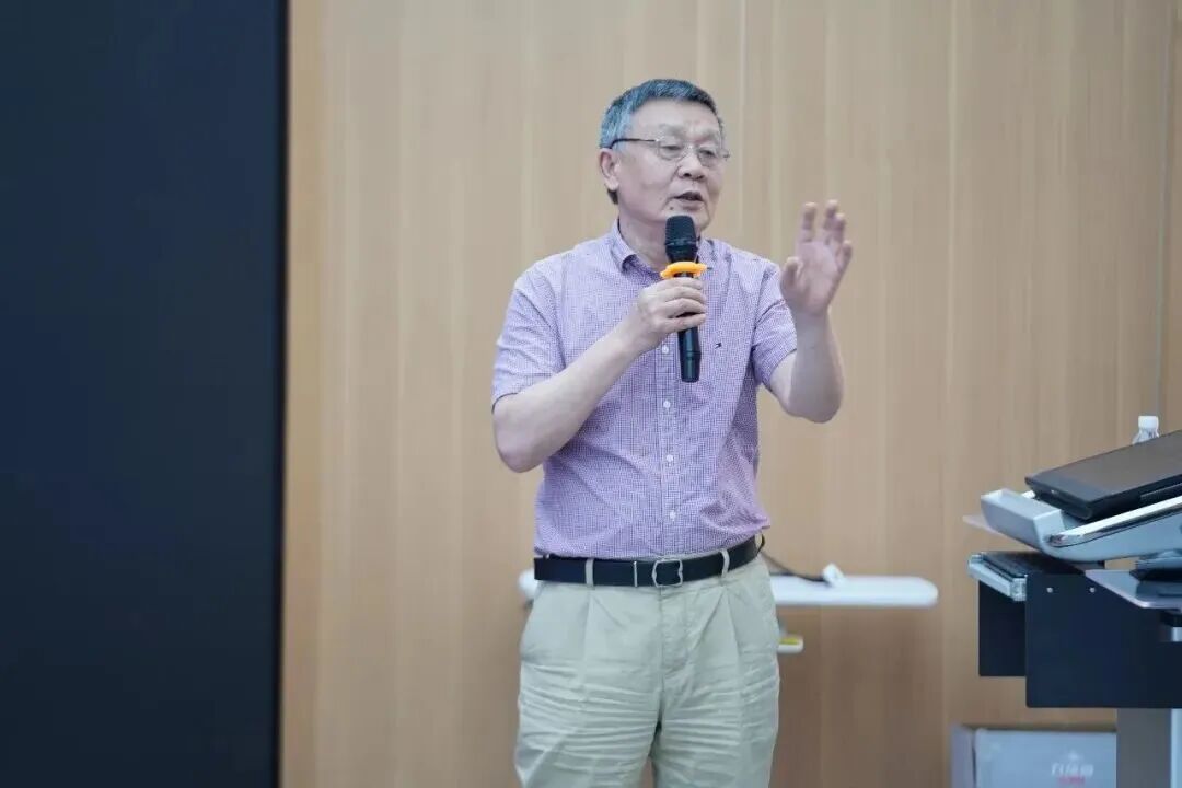 追光·筑梦——石碧院士走进成都二中“未来科学家大讲堂”